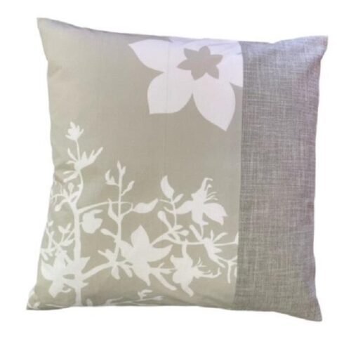 Sierkussen by Ans beige bloem mix