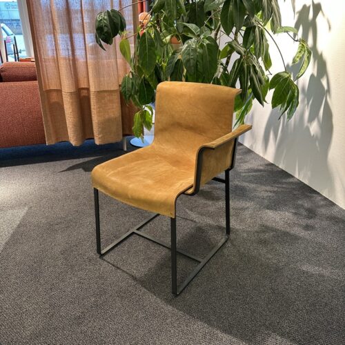 Stoel Qliv Founded arm rechts showroommodel