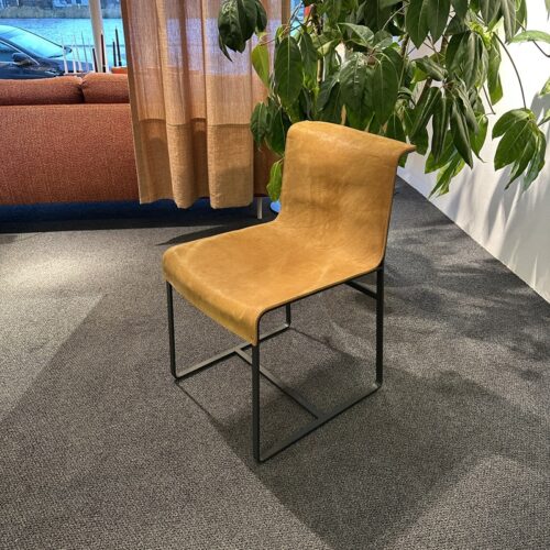 Stoel Qliv Founded zonder arm showroommodel