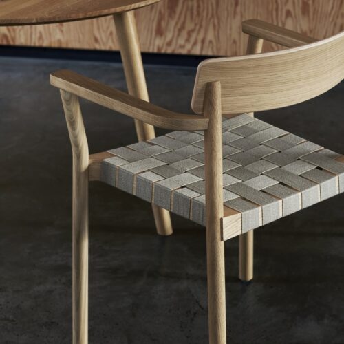 Eetkamerstoel met armleuning &Tradition Betty TK9