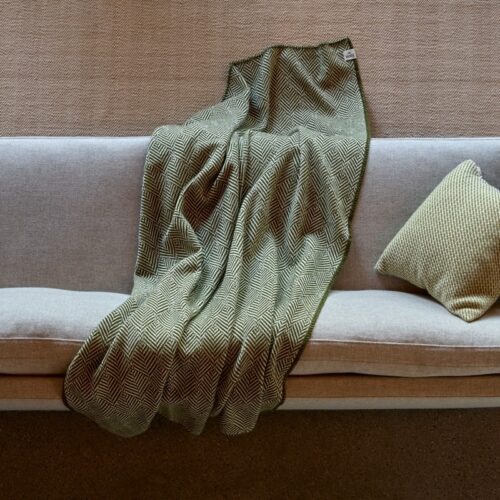 Plaid Røros Under a Tree green